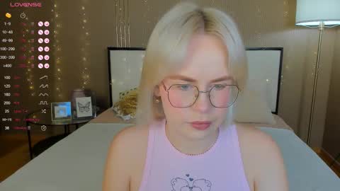 Snapshot of bellatip chatting on 1, 11, 2025 Bella online show from 1, 11, 2025