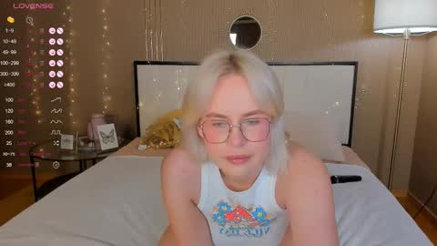 Snapshot of bellatip chatting on 3, 11, 2025 Bella online show from 3, 11, 2025