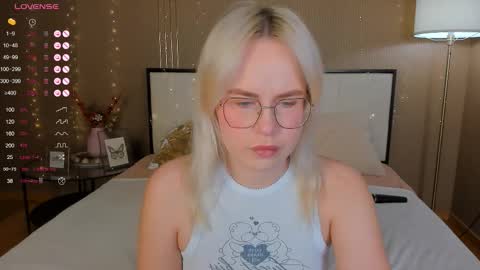 Snapshot of bellatip chatting on 15, 11, 2025 Bella online show from 15, 11, 2025