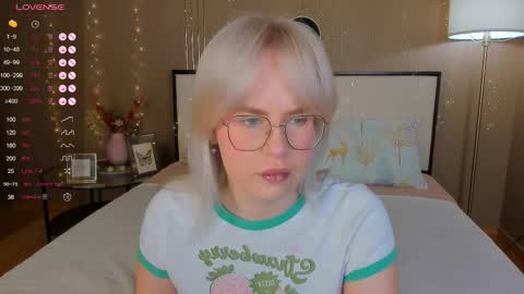 Snapshot of bellatip chatting on 25, 11, 2025 Bella online show from 25, 11, 2025