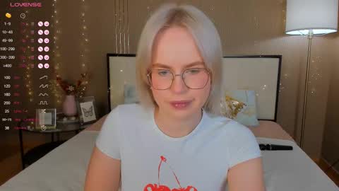 Snapshot of bellatip chatting on 30, 11, 2025 Bella online show from 30, 11, 2025