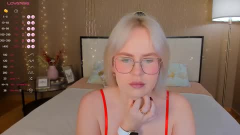 Snapshot of bellatip chatting on 5, 12, 2025 Bella online show from 5, 12, 2025