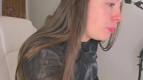 Snapshot of bellawoods_ chatting on 29, 5, 2026 laukyubey online show from 29, 5, 2026