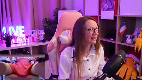 Snapshot of belle_alice chatting on 5, 5, 2026 Alice online show from 5, 5, 2026
