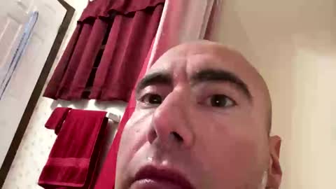 Snapshot of belowthainfluence chatting on 9, 11, 2025 Joey online show from 9, 11, 2025