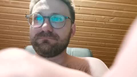 Snapshot of ben00189 chatting on 5, 1, 2025 ben00189 online show from 5, 1, 2025