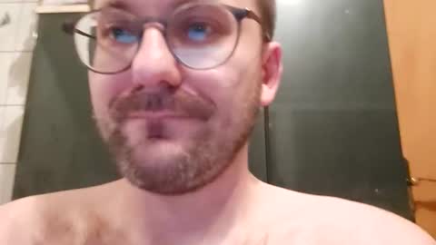 Snapshot of ben00189 chatting on 28, 10, 2025 ben00189 online show from 28, 10, 2025