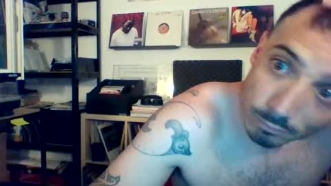 Snapshot of bennyhola chatting on 22, 6, 2026 BennyHola online show from 22, 6, 2026