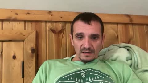 Snapshot of bennymn chatting on 19, 4, 2026 benny and innocentvixon online show from 19, 4, 2026