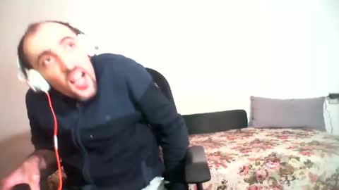 Snapshot of bentish chatting on 1, 2, 2025 bentish online show from 1, 2, 2025