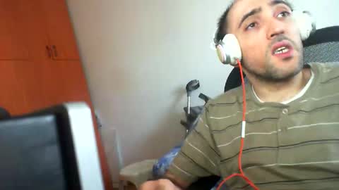 Snapshot of bentish chatting on 25, 11, 2025 bentish online show from 25, 11, 2025