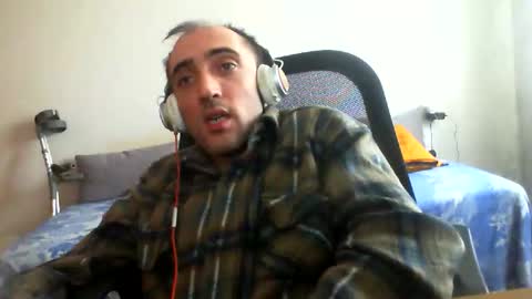 Snapshot of bentish chatting on 15, 12, 2025 bentish online show from 15, 12, 2025