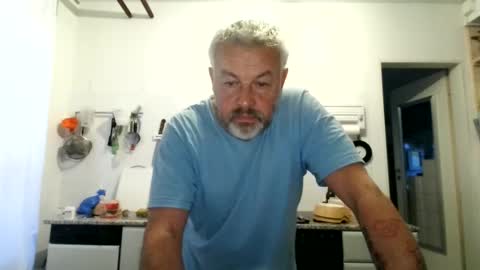 Snapshot of berg_boy chatting on 5, 10, 2025 Martin online show from 5, 10, 2025