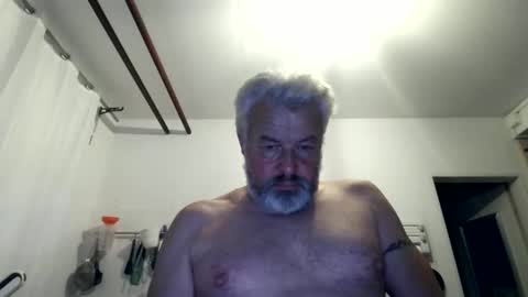 Snapshot of berg_boy chatting on 27, 11, 2025 Martin online show from 27, 11, 2025