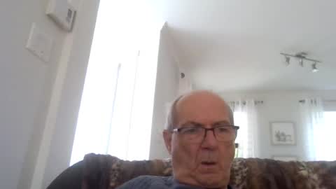 Snapshot of bernard1102 chatting on 4, 7, 2026 bernard1102 online show from 4, 7, 2026