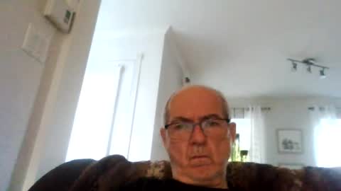 Snapshot of bernard1102 chatting on 6, 8, 2026 bernard1102 online show from 6, 8, 2026