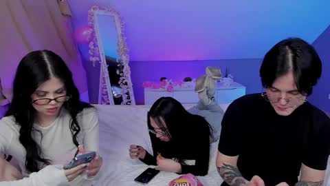 Snapshot of best_trip chatting on 25, 1, 2025 Danny and Kira online show from 25, 1, 2025