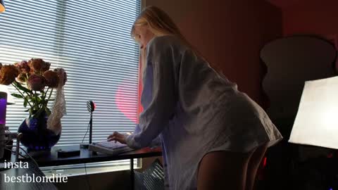 Snapshot of bestblondiiecb chatting on 3, 1, 2025 Chloe Next stream on Friday online show from 3, 1, 2025