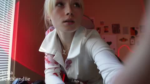 Snapshot of bestblondiiecb chatting on 9, 1, 2025 Chloe Next stream on Friday online show from 9, 1, 2025