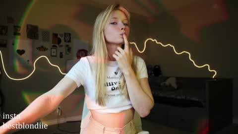 Snapshot of bestblondiiecb chatting on 26, 1, 2025 Chloe Next stream on Friday online show from 26, 1, 2025