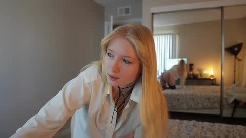 Snapshot of bestblondiiecb chatting on 29, 11, 2025 Chloe Next stream on Friday online show from 29, 11, 2025