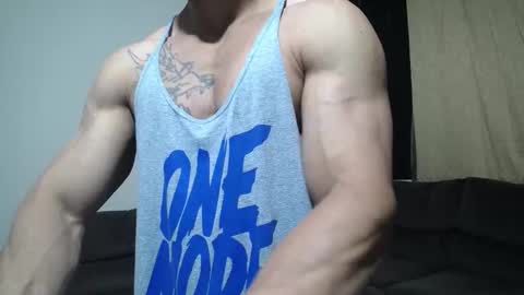 Snapshot of bestmuscle chatting on 18, 12, 2025 bestmuscle online show from 18, 12, 2025