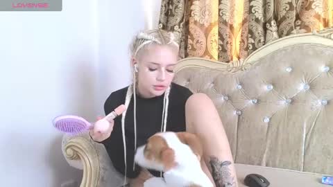 Betty and Oscar online show from 12, 3, 2025