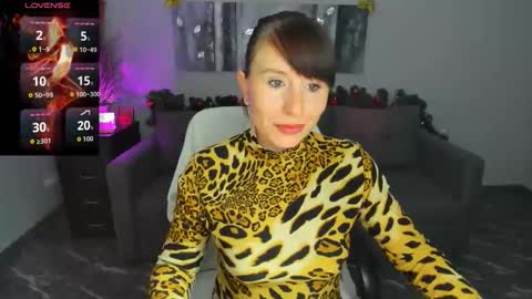 Snapshot of betty_jone chatting on 15, 12, 2025 Betty online show from 15, 12, 2025