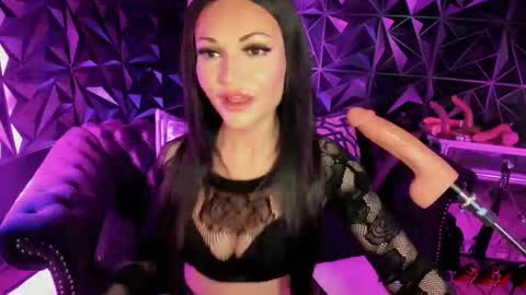 Snapshot of bettybishop chatting on 3, 12, 2025 NatashaxoBangs online show from 3, 12, 2025