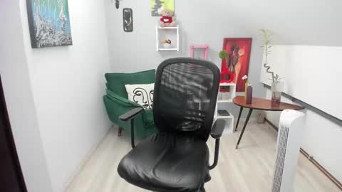 Snapshot of bettyjamess chatting on 23, 10, 2025 bettyjamess online show from 23, 10, 2025