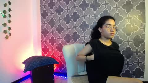 between two skins online show from 15, 9, 2025