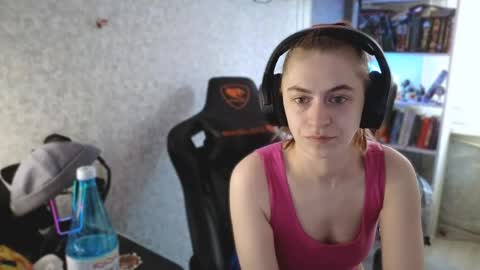 beverly_yay online show from 28, 4, 2026