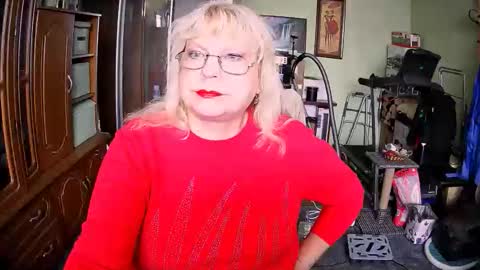 Snapshot of beverlycynia chatting on 30, 9, 2025 BeverlyCynia online show from 30, 9, 2025