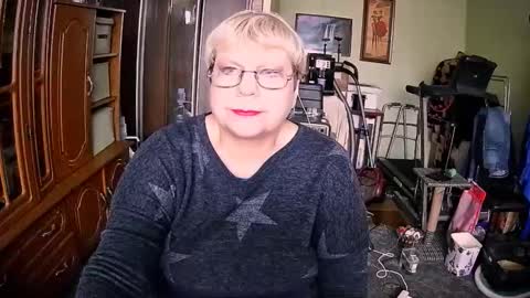 BeverlyQCynia online show from 19, 11, 2025