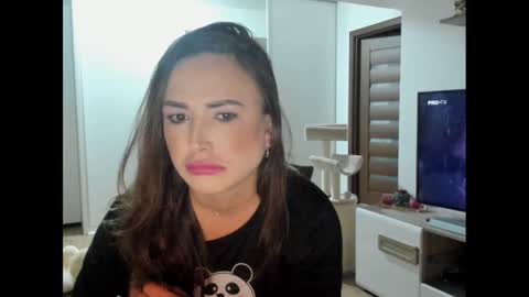   BeyonceDoll       Twitter DollBeyonce    online show from 25, 1, 2025