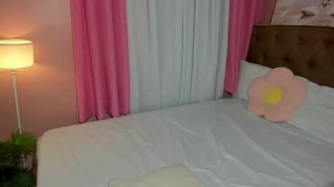 bhillrhey121103 online show from 17, 4, 2026