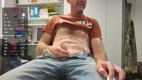 My name is David and if you like public exhibitions you wont be disappointed with me LoL - My favorite vibes is 44  online show from 24, 9, 2025