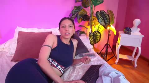 Snapshot of bianca_ks chatting on 20, 12, 2024 Bianca online show from 20, 12, 2024