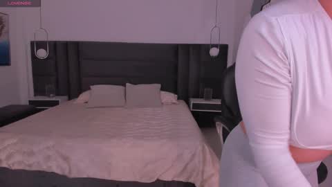 Bianca Pierce online show from 9, 11, 2025