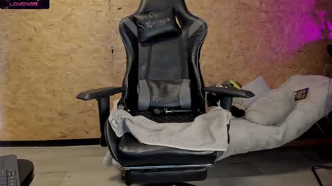 Biancastrong.. IGThebiancastrong online show from 5, 2, 2025