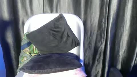 Snapshot of bigass_chocolate chatting on 18, 10, 2025 bella online show from 18, 10, 2025