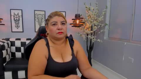 Snapshot of bigassmaturee chatting on 28, 11, 2025 BigAssMaturee online show from 28, 11, 2025