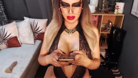 Loraine Cruz online show from 3, 3, 2025