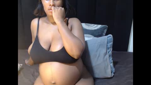 Snapshot of bigbootyshaz chatting on 2, 2, 2026 Bigbootyshaz online show from 2, 2, 2026