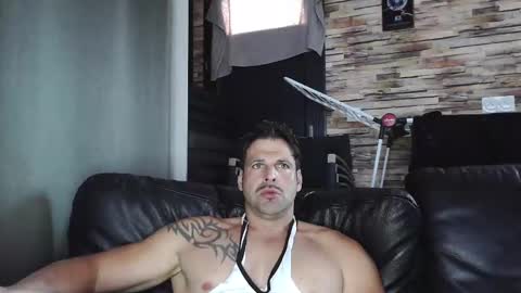 Snapshot of bigboyband chatting on 23, 10, 2025 Bigboyband online show from 23, 10, 2025