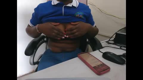 Snapshot of bigbumboobs98 chatting on 26, 9, 2025 bigbumboobs98 online show from 26, 9, 2025