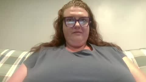Snapshot of bigbustytittiescouple chatting on 17, 6, 2026 bigbustytittiescouple online show from 17, 6, 2026