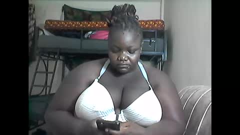 Snapshot of bigdarkass chatting on 13, 11, 2025 VIOLET online show from 13, 11, 2025