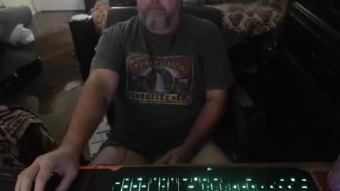 Snapshot of bighugmugg chatting on 17, 11, 2025 bighugmugg online show from 17, 11, 2025