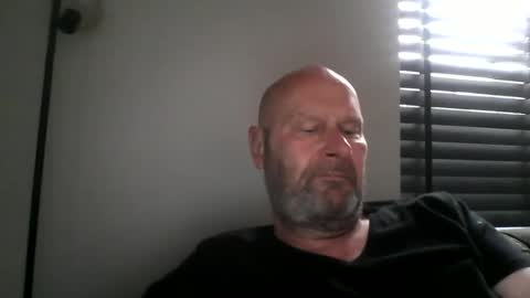 Snapshot of bigmike3339 chatting on 28, 10, 2025 bigmike3339 online show from 28, 10, 2025